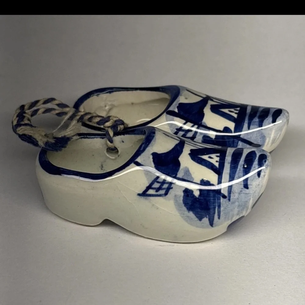 Vintage‎ Pair of Delft Dutch Holland Miniature Blue Clog Shoes Porcelain 2.5